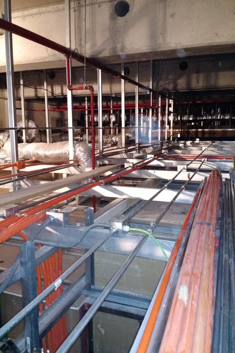 Trabajo de canalización eléctrica profesional